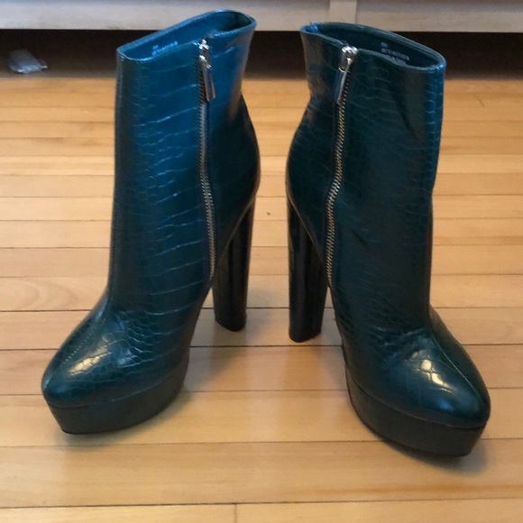 Green faux crocodile booties. Never been worn. - Picture 2 of 4